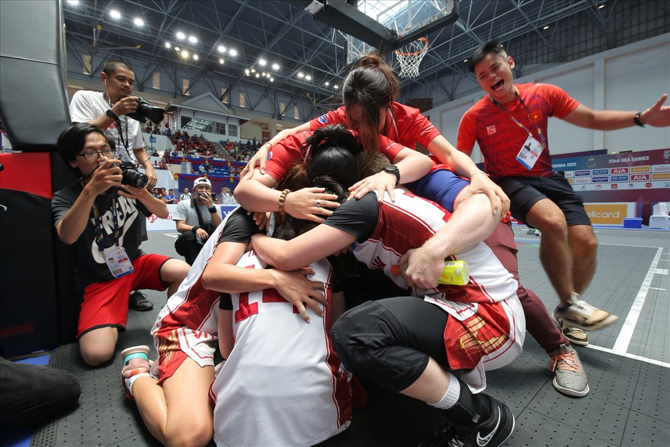 Bóng rổ Việt Nam lần đầu tiên có tên ở bảng vàng SEA Games, nhờ thành tích ngoạn mục của Thảo My và đồng đội.